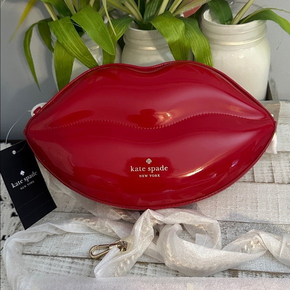 Nwt Kate spade mwah candied cherry 3D lips bag - Picture 2 of 8